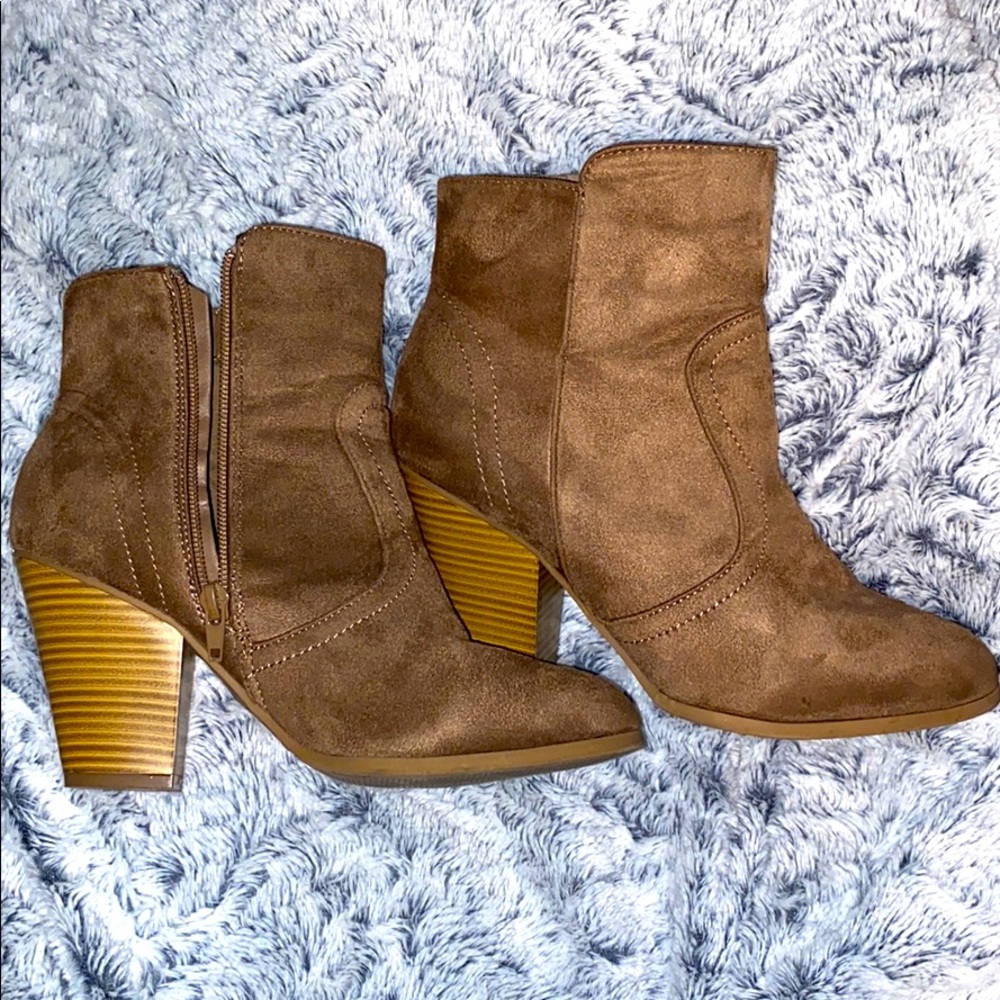 Brown suede wedges!